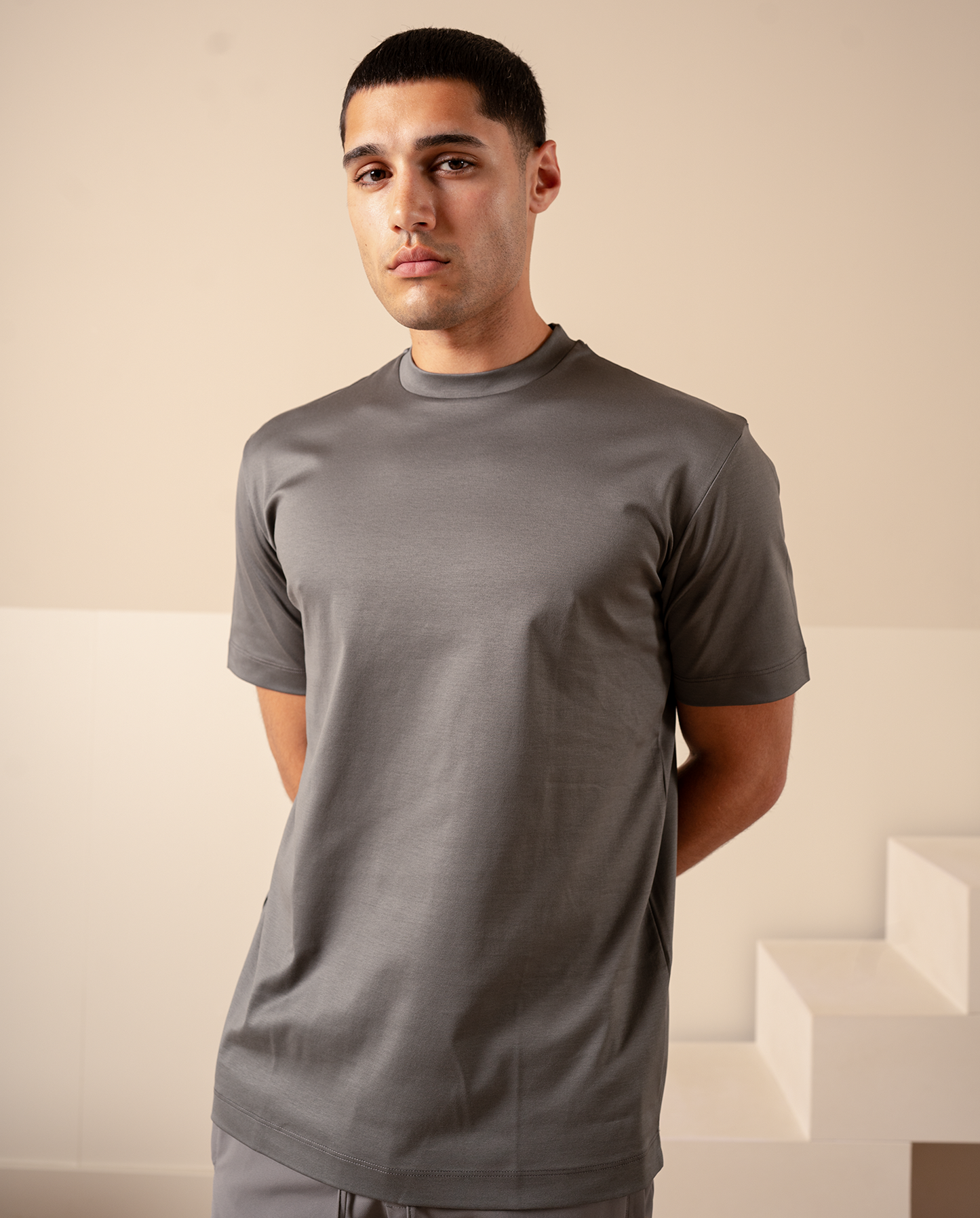 LUXUS T-SHIRT - GRÅ