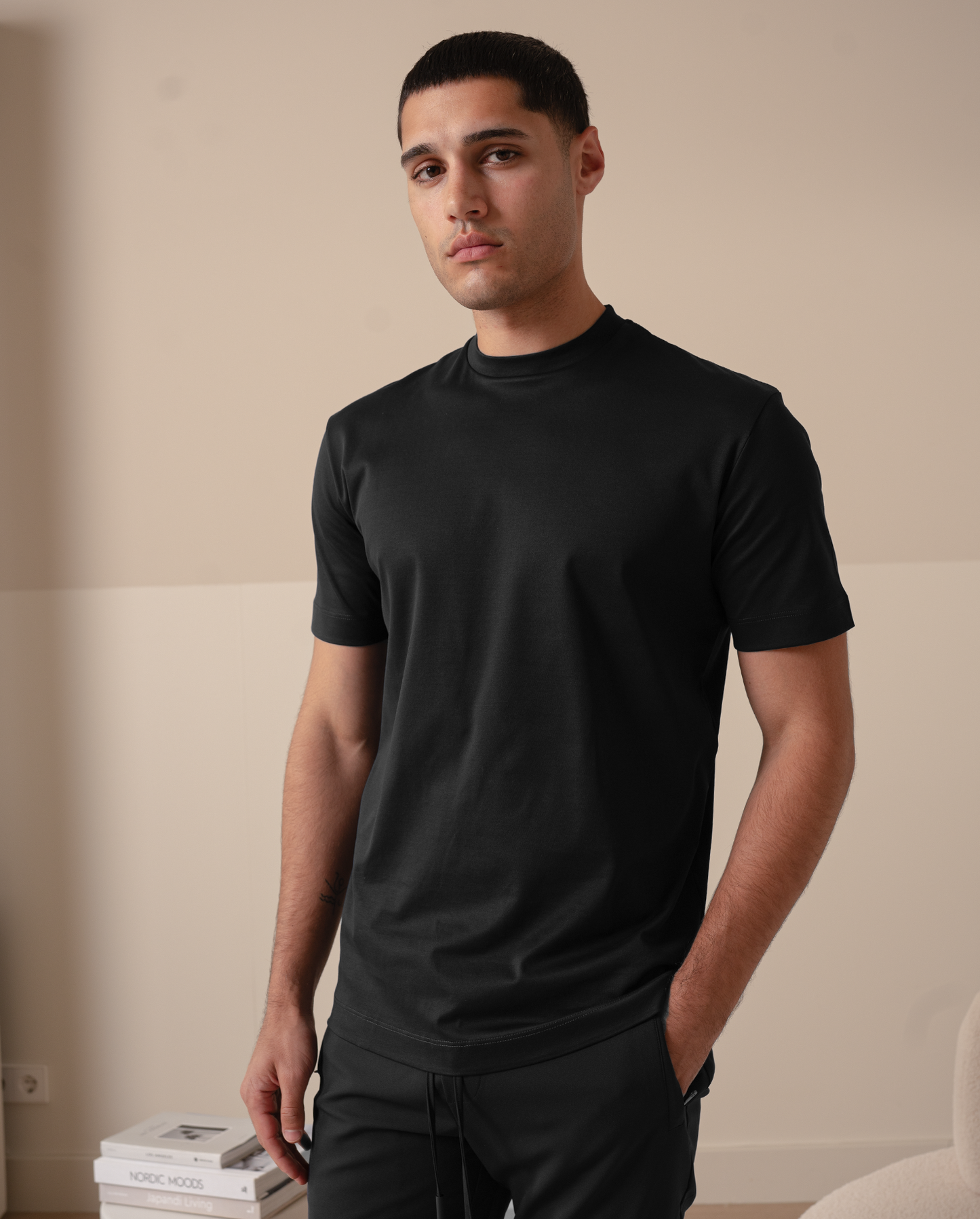 LUXURY T-SHIRT – SORT