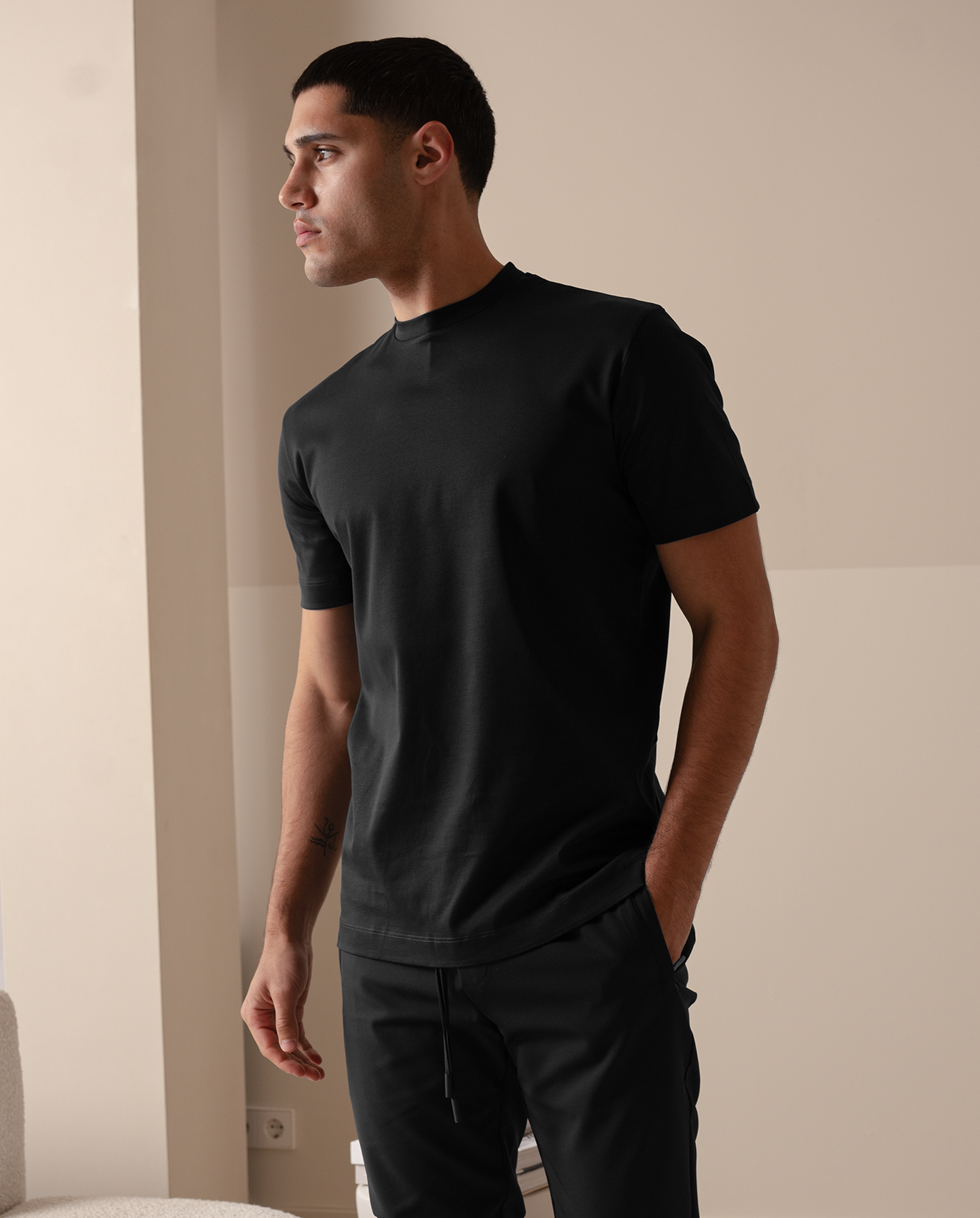 LUXURY T-SHIRT – SORT