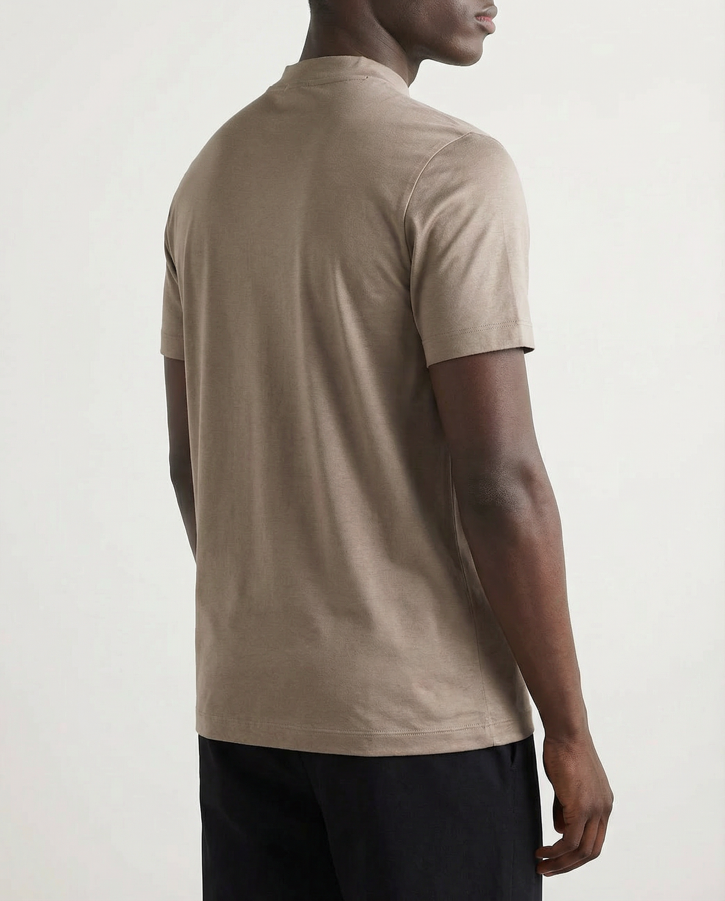 Blank poleret T-shirt med runde ærmer